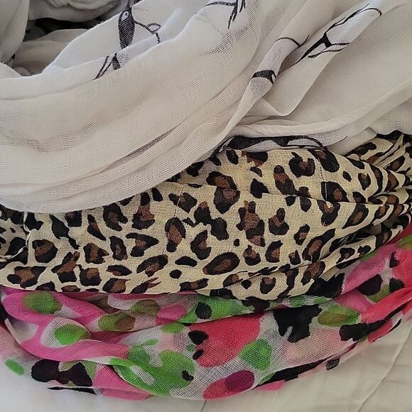 Lot of 3 figure 8 infinity scarves soft one size - Picture 6 of 6